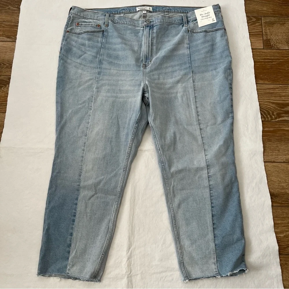 Abercrombie & Fitch Ankle Straight Ultra High Rise Jeans NWT